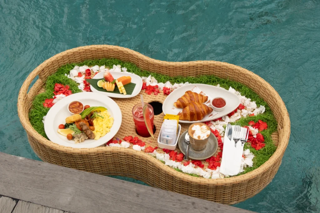Floating Breakfast EAT