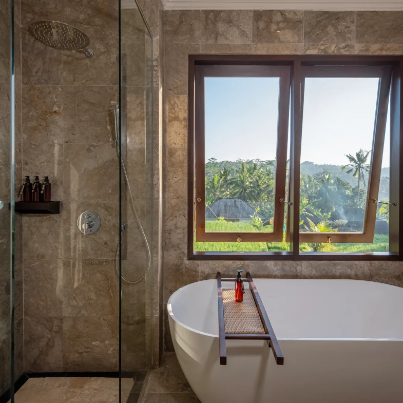 Grand Deluxe Twin bathroom 2