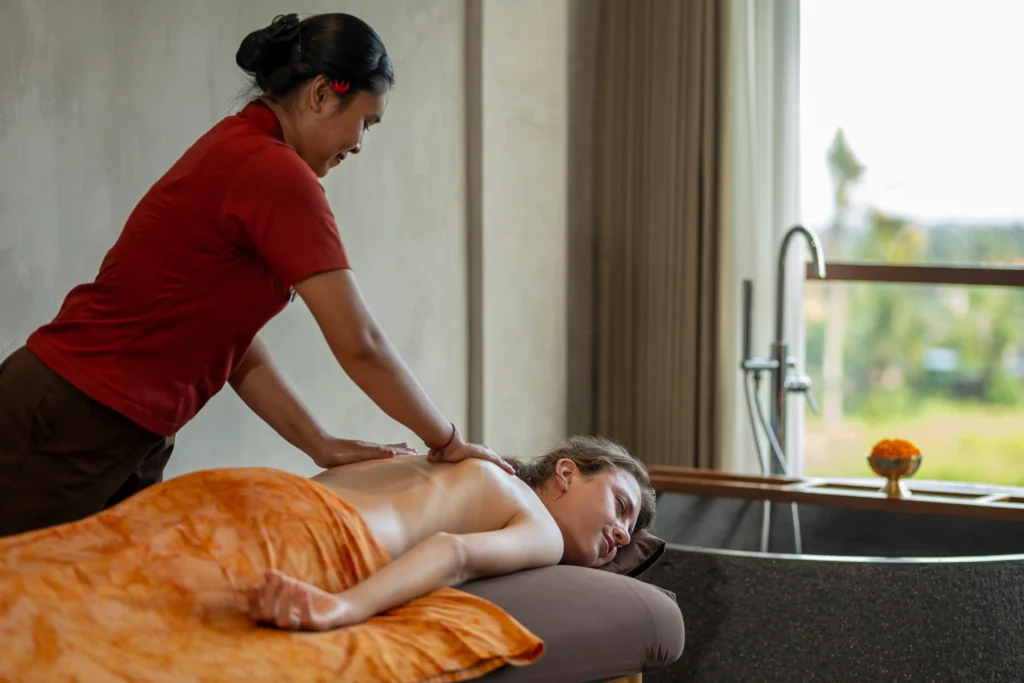 Balinese Massage Emana Akatara