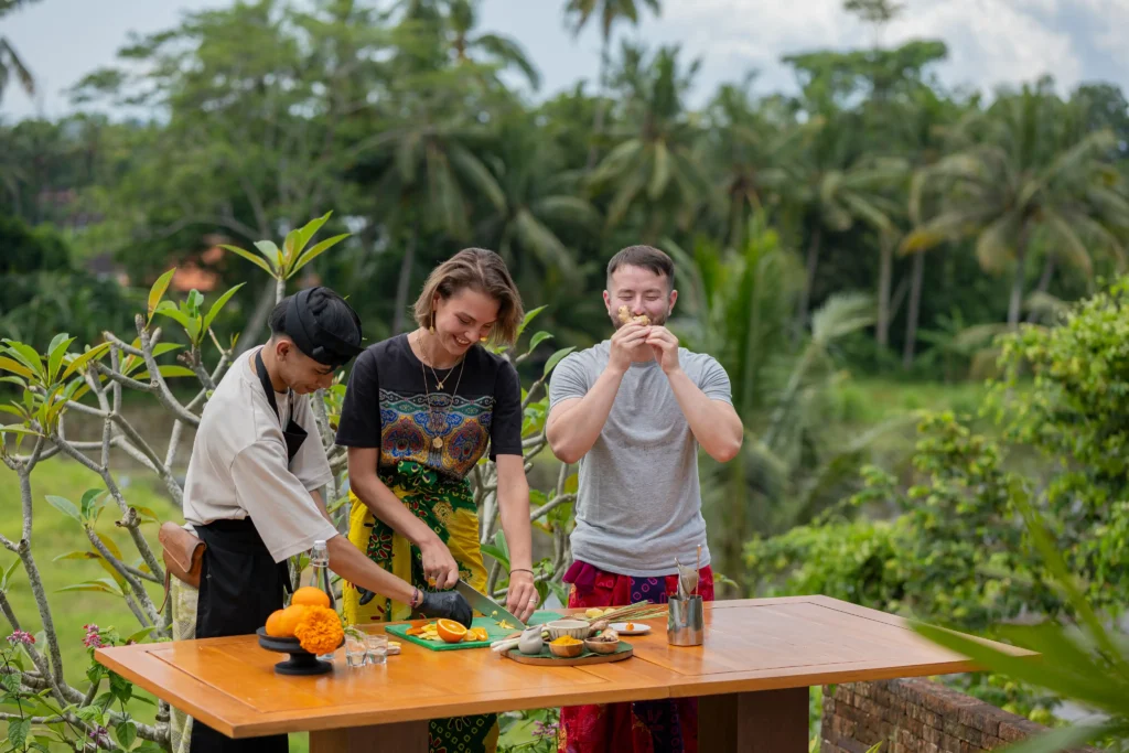 Making Jamu Emana Akatara