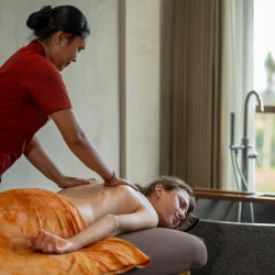 Balinese Massage Emana Akatara